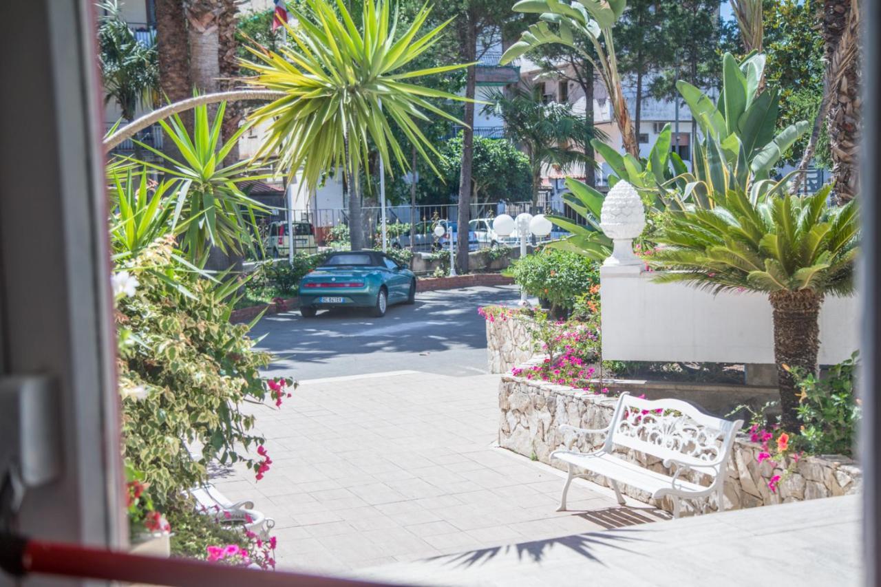 Assinos Palace Hotel Giardini Naxos Luaran gambar